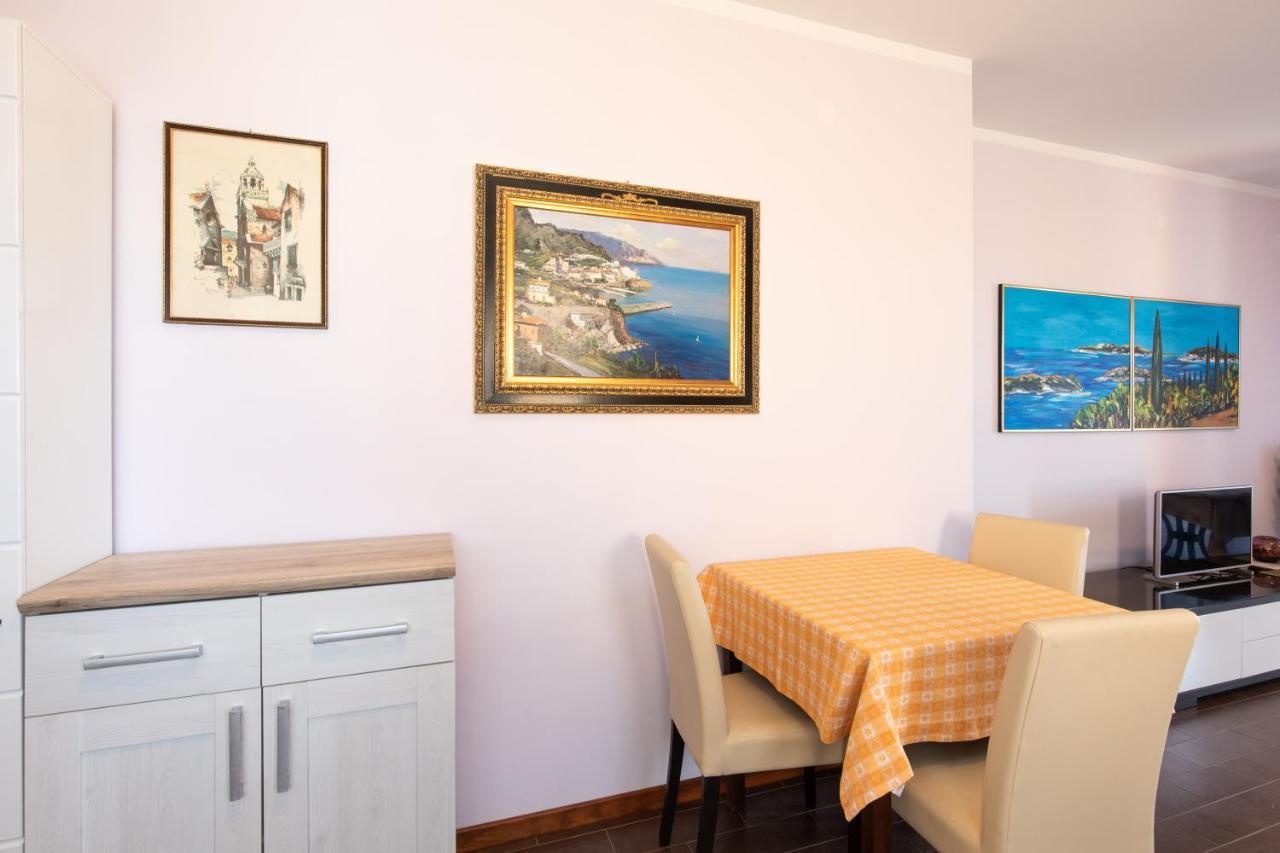 Apartments Bella Vista Krk Town Luaran gambar