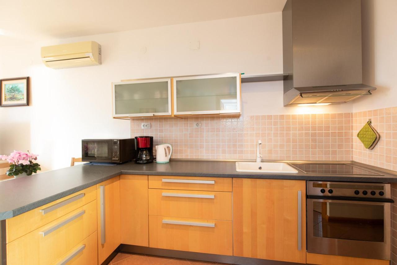 Apartments Bella Vista Krk Town Luaran gambar