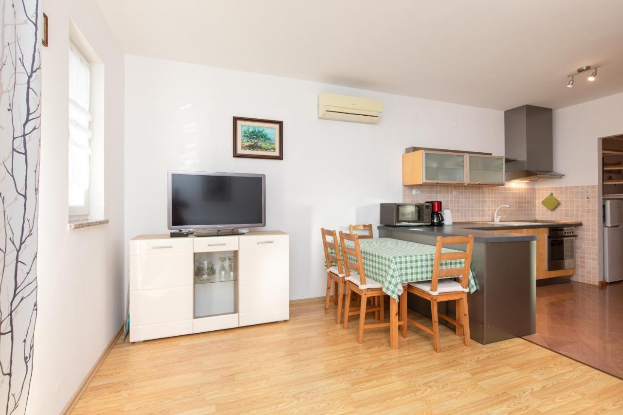 Apartments Bella Vista Krk Town Luaran gambar
