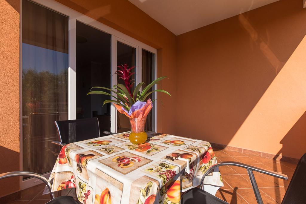 Apartments Bella Vista Krk Town Luaran gambar